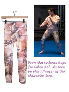 Old Navy Power Soft High Rise Go Dry Botanical Leggings in Pink Size S